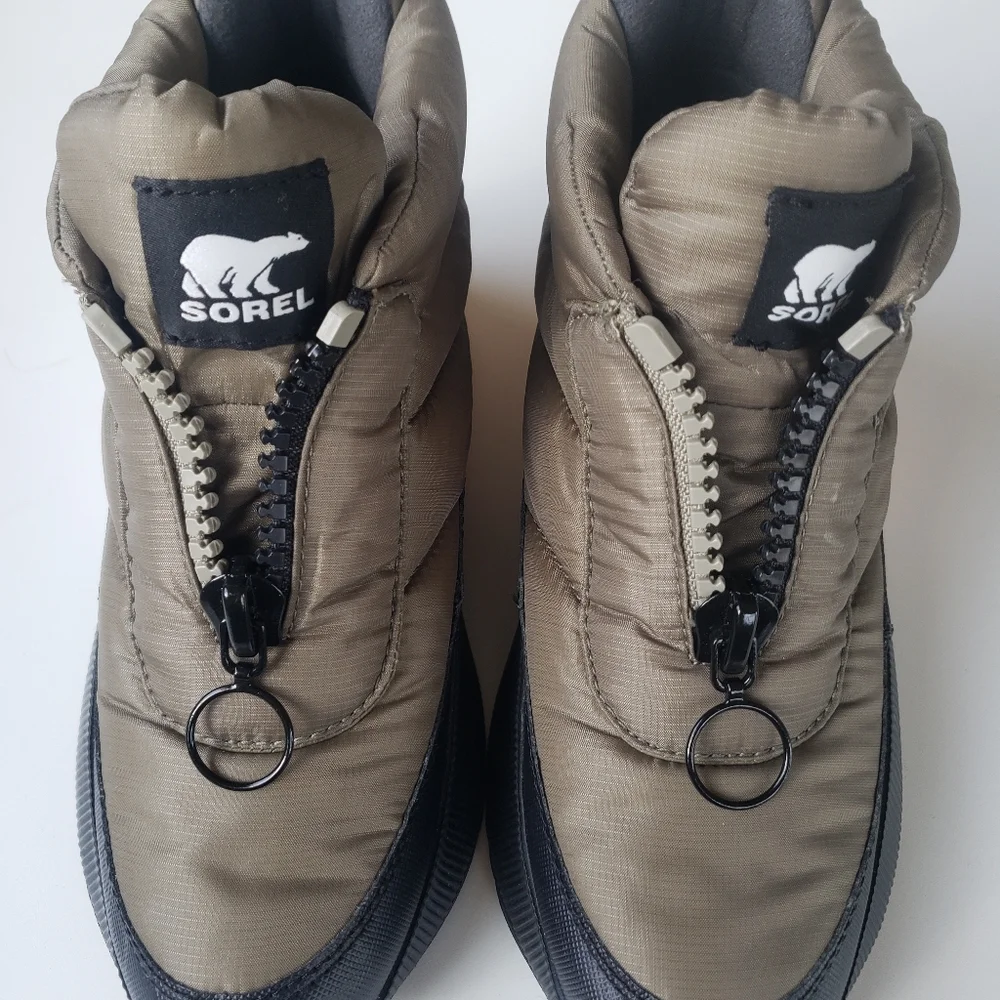 Sorel Out N About III Puffy Zip boots, size 6.5